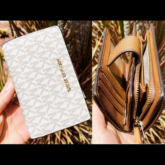 Michael Kors Handbags - Michael Kors Bifold Wallet MK Coin Pouch Vanilla